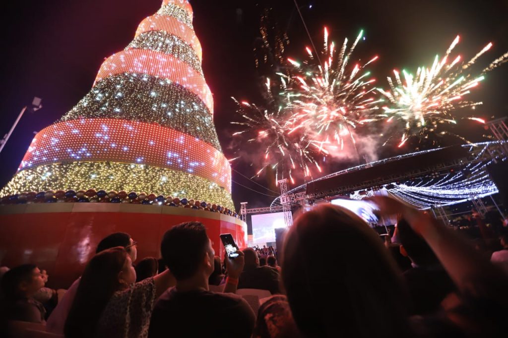 GALERÍA: Árbol de Navidad mas grande de Centro America