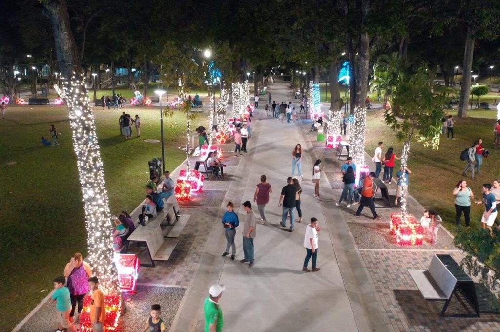 Alcalde Neto Muyshondt inauguró iluminación navideña en el Parque Cuscatlán