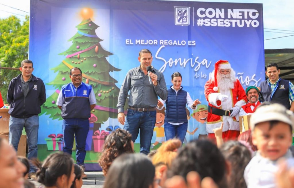 Alegría y regalos comparte Alcalde Neto Muyshondt a cientos de niños de San Salvador